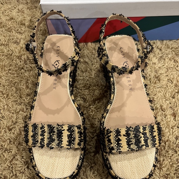 New in Box Katy Perry "The Busy Bee Strappy" Platform Heels- Size 8.5 Women’s - Picture 4 of 11